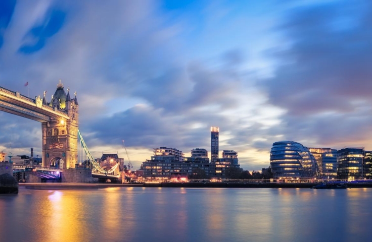 image of london bridge at night time